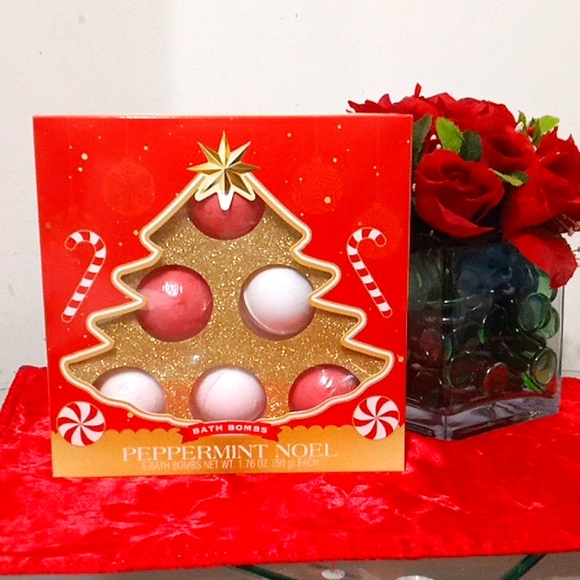 NWT🎁FREE GIFT INCLUDED🎁 NIB Peppermint Noel Bath Set Bath Bombs - Picture 1 of 11